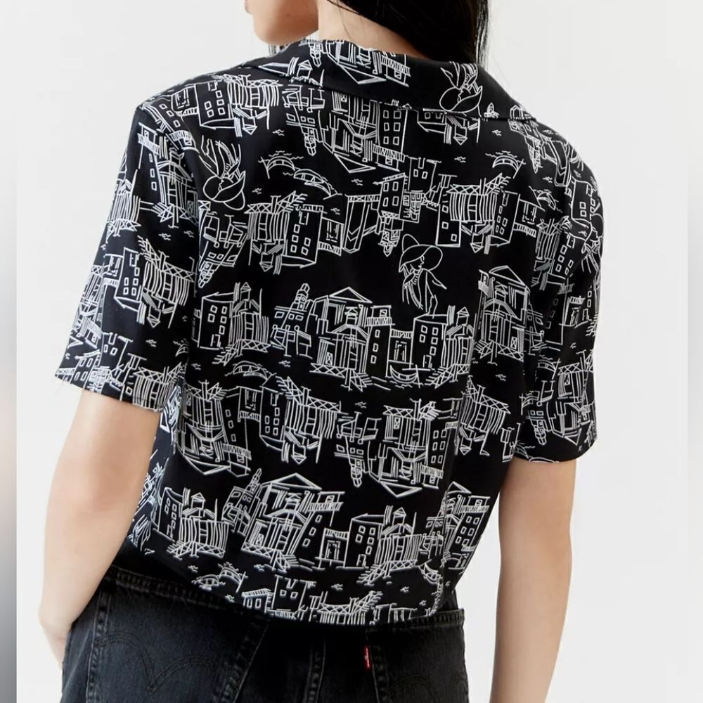 Urban Renewal black white Novelty cityline Print Camp resort Shirt size xs